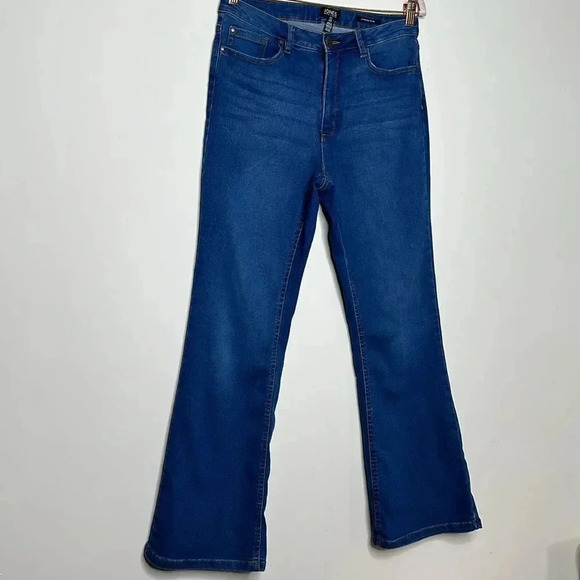 Jones NY Flare Leg Jeans - Picture 2 of 9